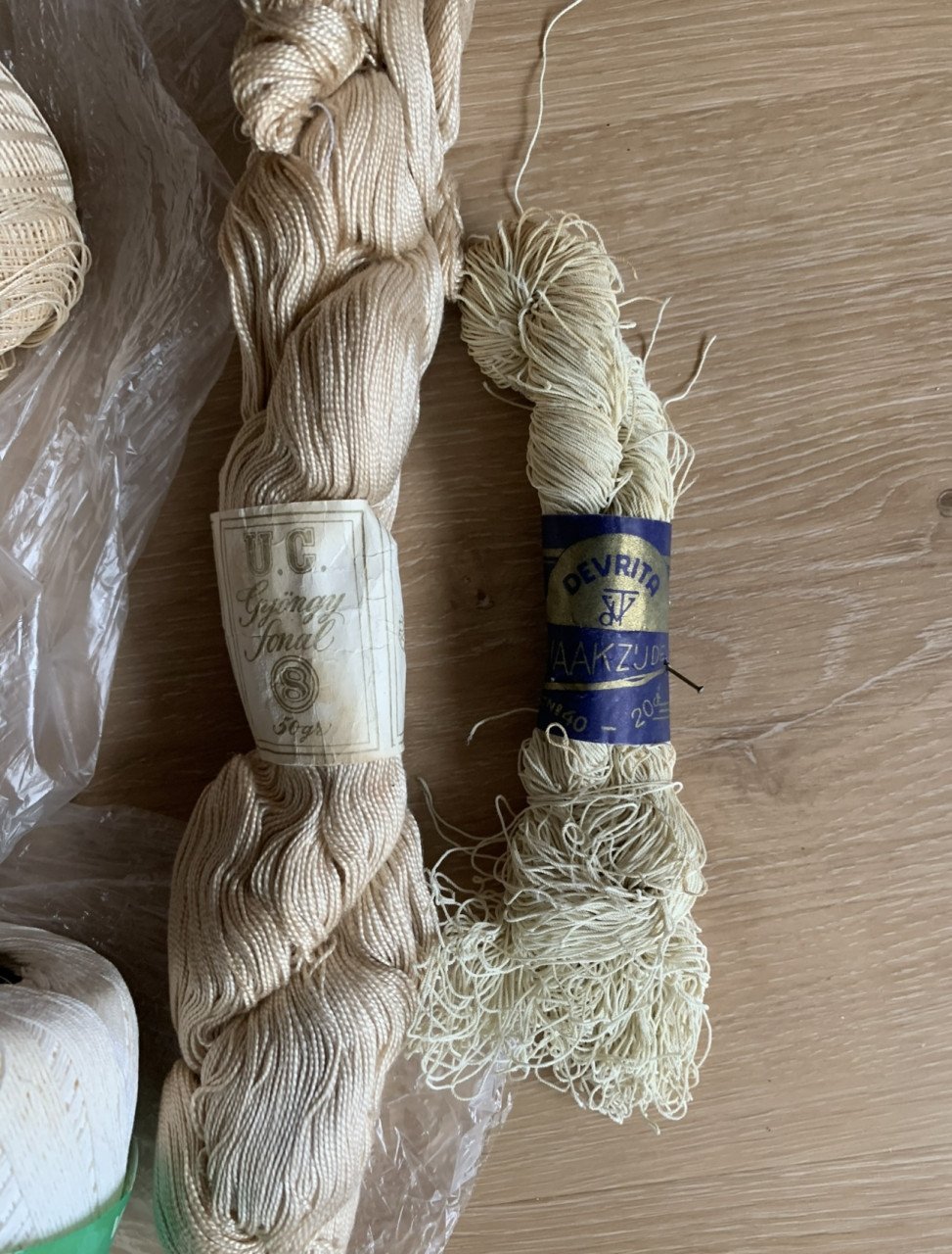 VEEL FIJNE GARENS OM TE HAKEN, BREIEN OF BORDUREN