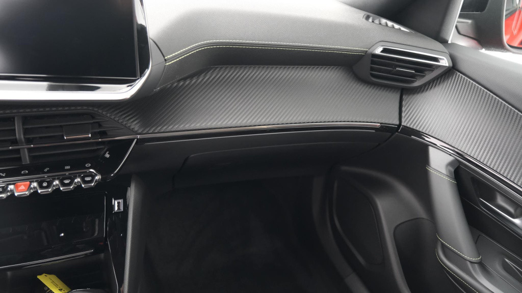 Peugeot 2008 puretech 130 gt | camera | dodehoekdetectie | navigatie | park