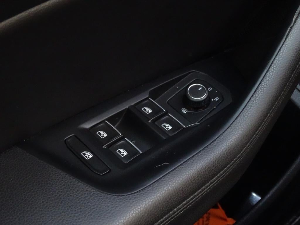 Volkswagen Passat variant 2.0 tsi highline 211pk automaat | el. trekhaak | 