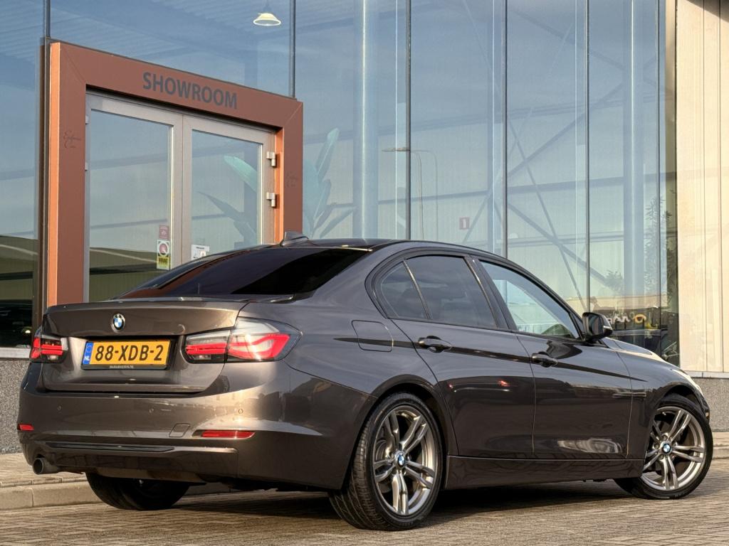 BMW 3-serie 320i high executive | harman/kardon | leder | v + a parkeersens