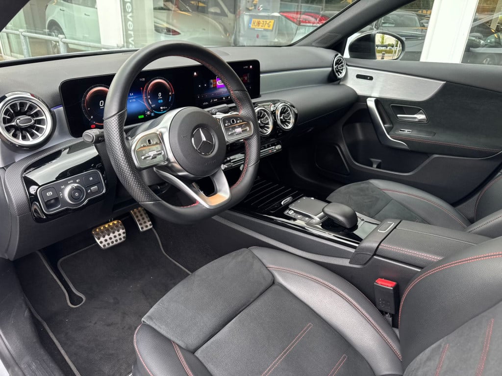 Mercedes-Benz A-Klasse 250 e business solution amg limited