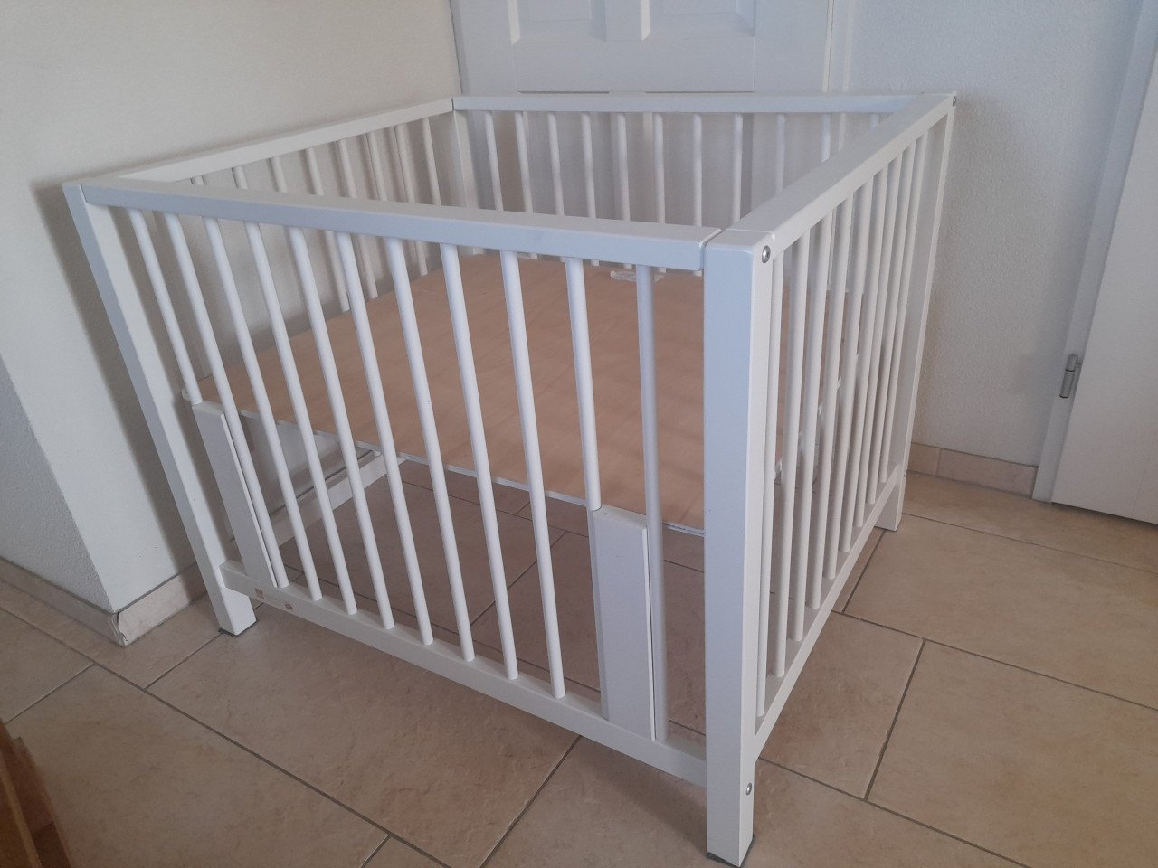 Witte box in hoogte verstelbaar 81 x 96 x 78H (in goede nette staat )