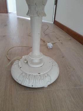 Antieke tafellamp met Barok voet
