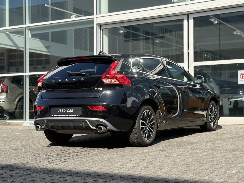 Volvo V40 t3 153pk aut6 polar+ sport| panodak| camera| h&k sound| keyless|