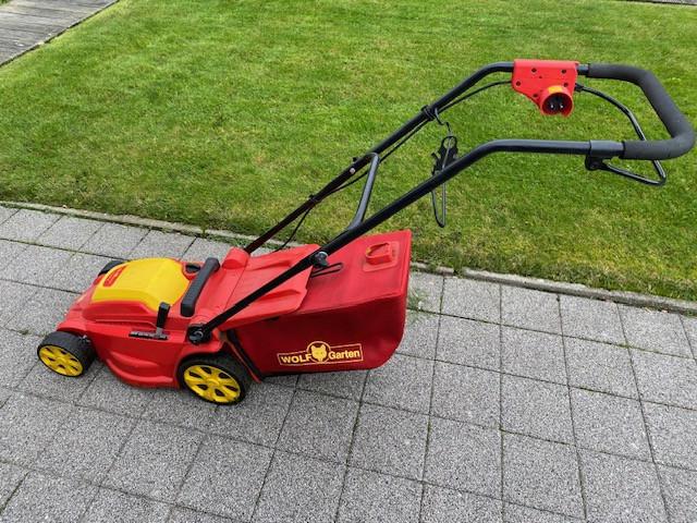 Te koop: een elektrische grasmaaier