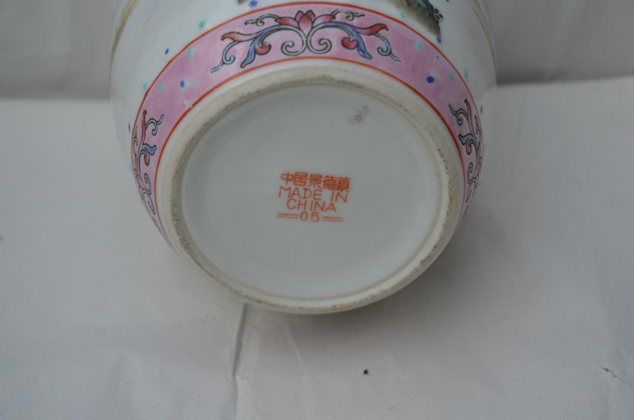 Chinese porseleinen pot in goede staat, op de deksel na dan.