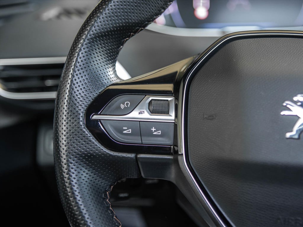Peugeot 5008 puretech 130pk gt | panoramadak | trekhaak | stoelverwarming |