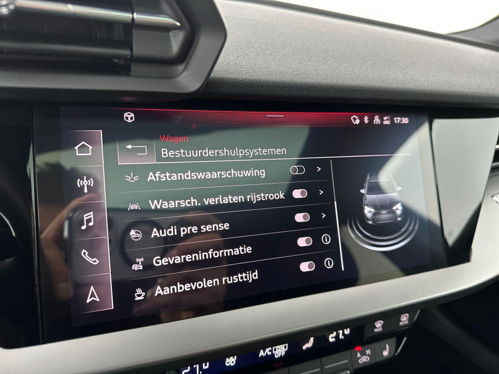 Audi A3 sportback 40 tfsi e s-line pano matrix camera acc lane