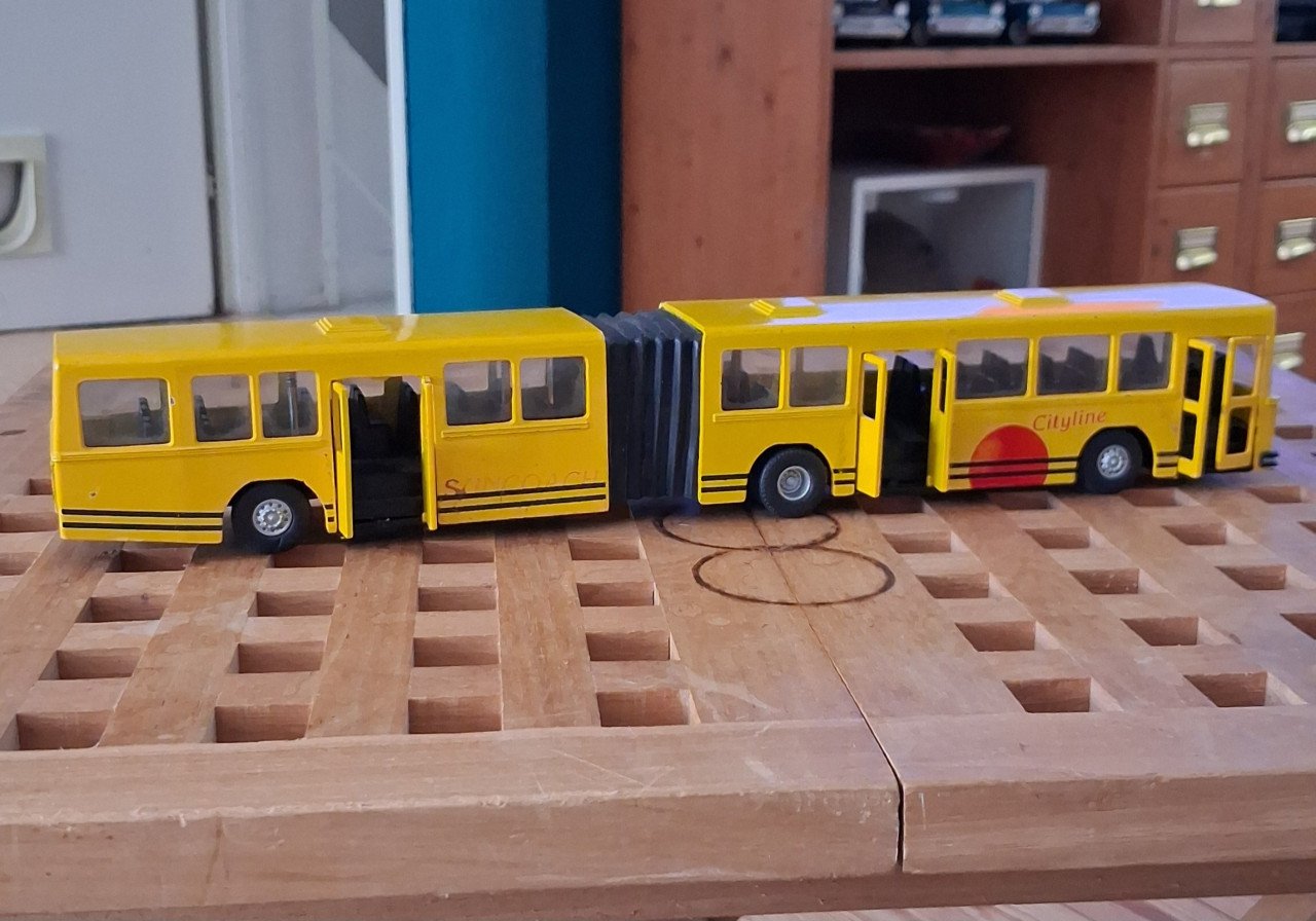 Volvo harmonica bus.