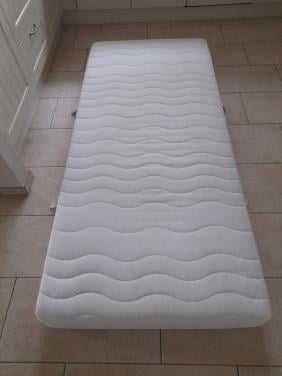 Schuim matras 90 x 200 x 18 (in goede nette staat )