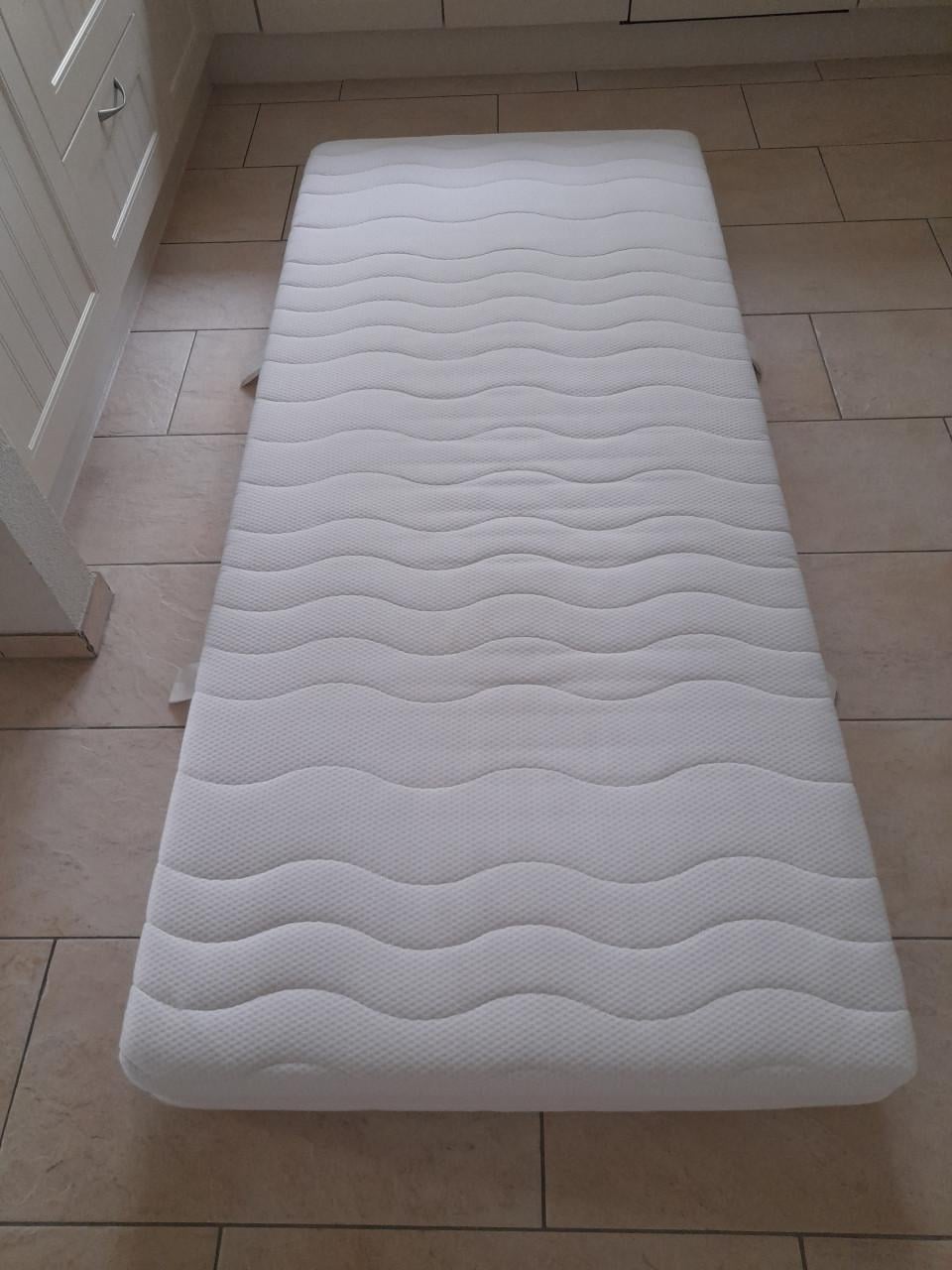 Schuim matras 90 x 200 x 18 (in goede nette staat )