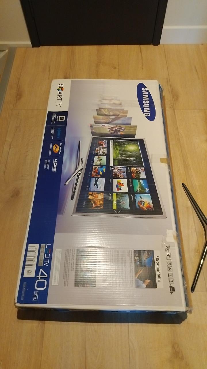 Samsung Full HD LED Smart TV + Wandbeugel