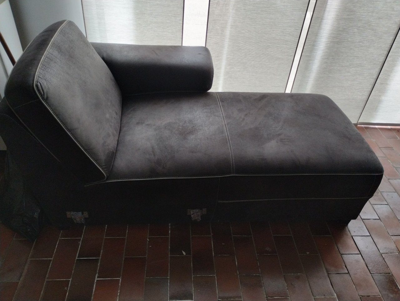 Grote suede hoek bank