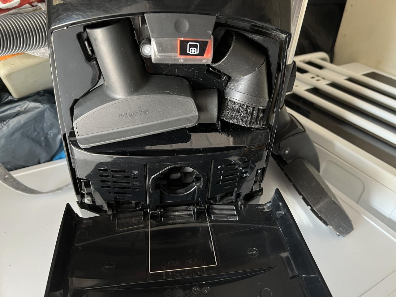 Miele stofzuiger 2000W als nieuw compleet