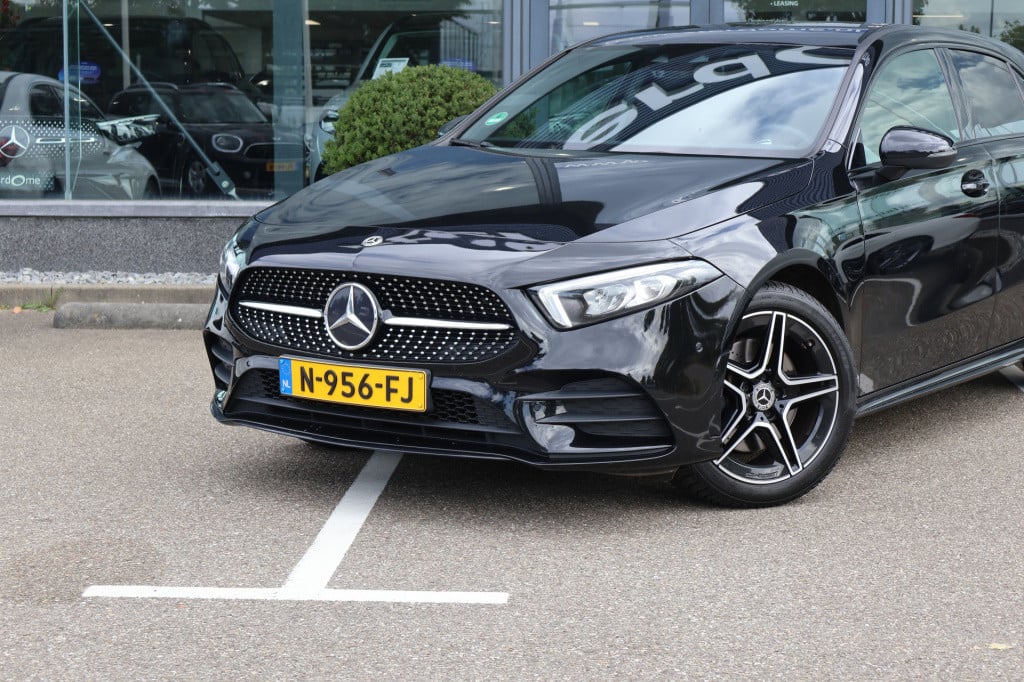 Mercedes-Benz A-Klasse 250 e business solution amg limited l mbux l camera 