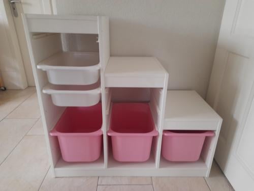 Trofast kast met bakken ( in goede staat )