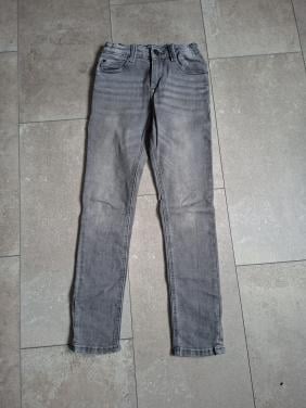 Spijkerbroeken maat 146