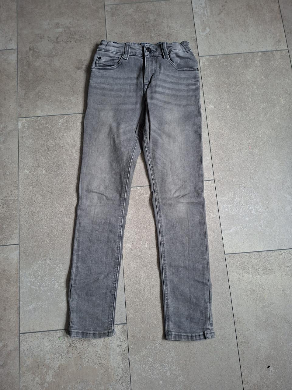 Spijkerbroeken maat 146