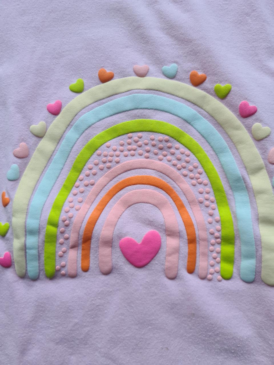 Roze shirt met leuke regenboog applicatie  Maat 128