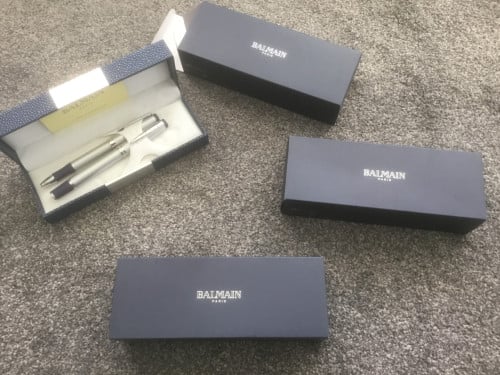 A Balmain pennen set