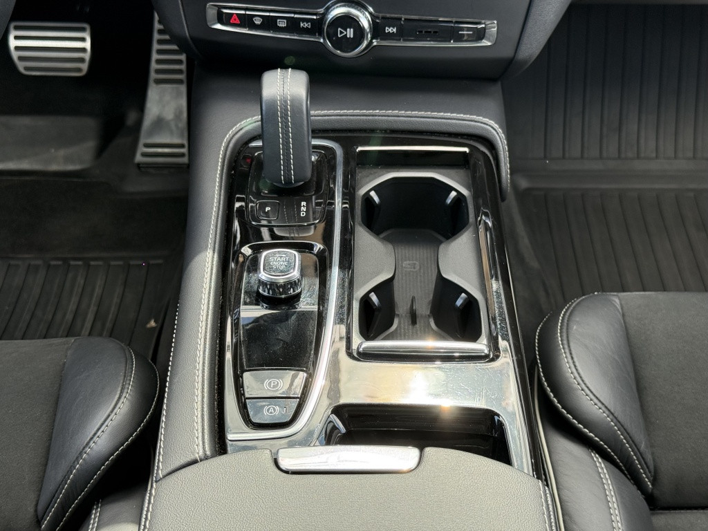 Volvo V90 t6 340pk recharge r-design| panodak| adap.cruise| 360camera| tre
