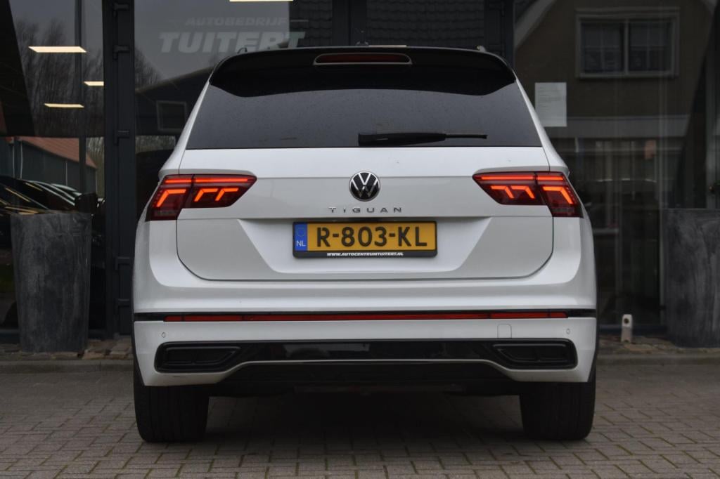 Volkswagen Tiguan 1.5 tsi r-line | black style | panoramadak | nap | camera