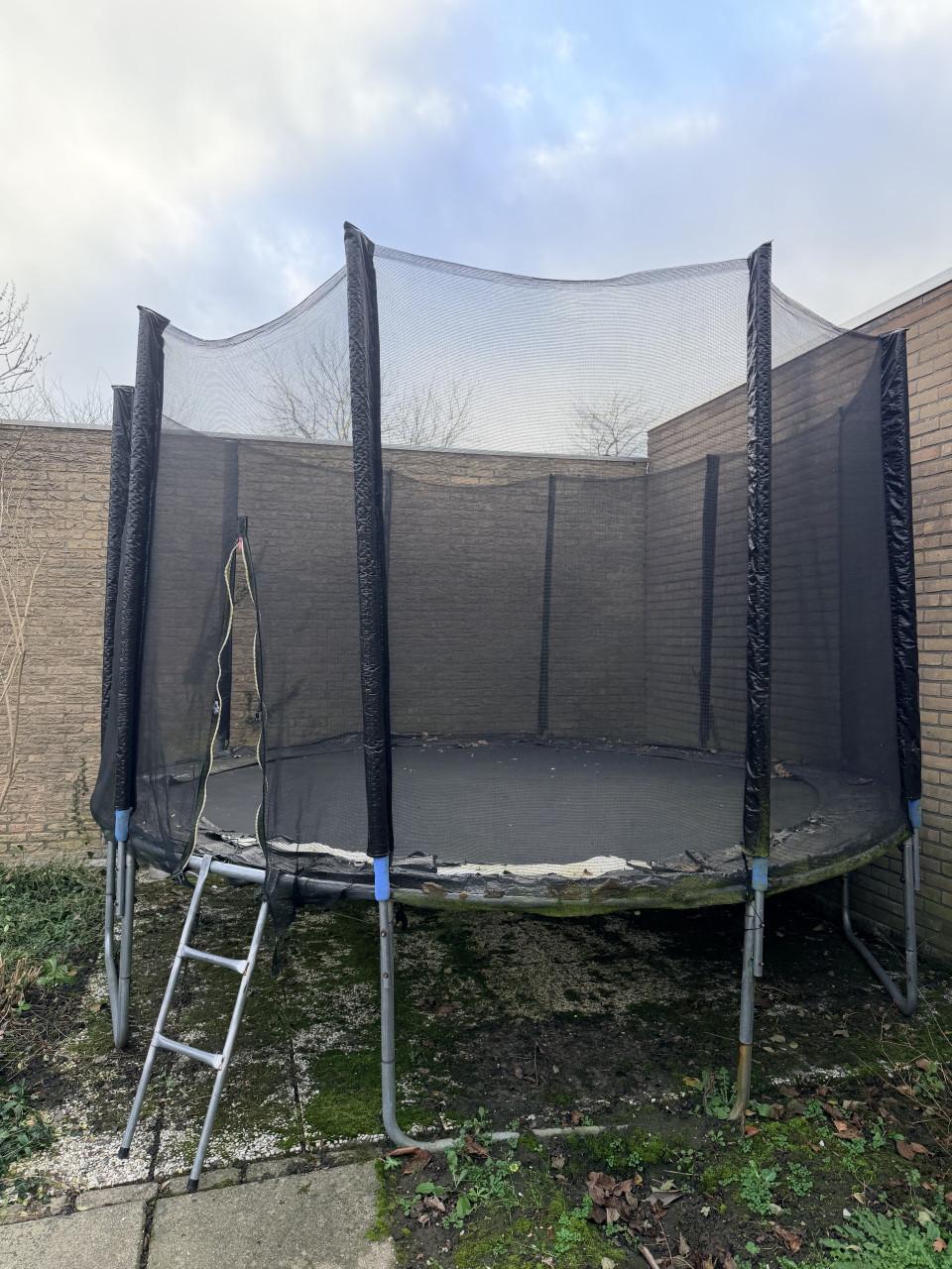 TRAMPOLINE (GROOT) GRATIS