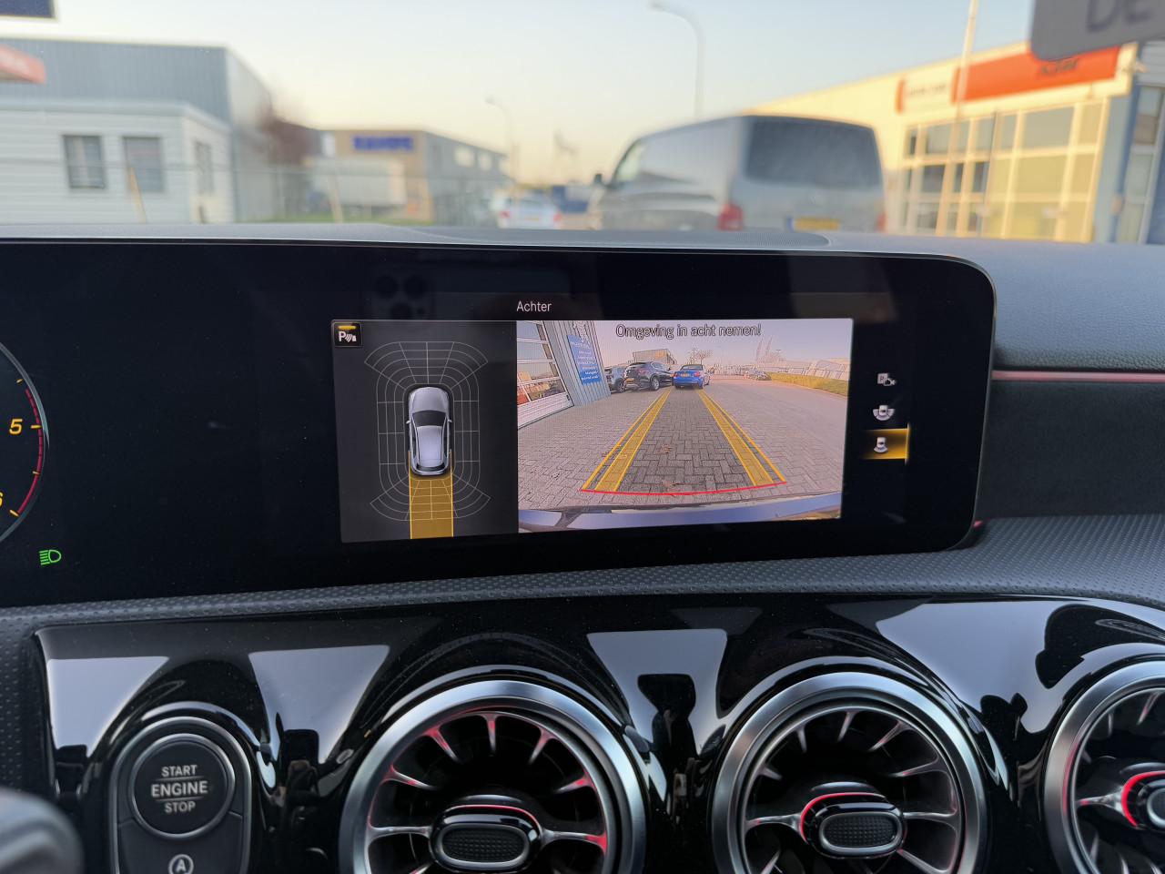Mercedes-Benz A-klasse - 180 d AMG | Widescreen | Camera | Sfeer | Carplay