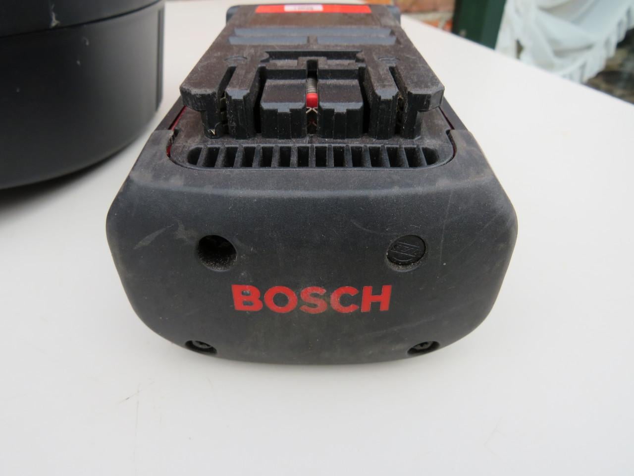 Bosch acculader plus 2 accu's 36 volt