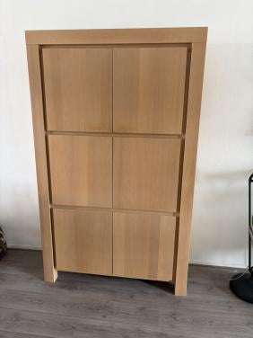 Ruime bergkast met 6 deuren