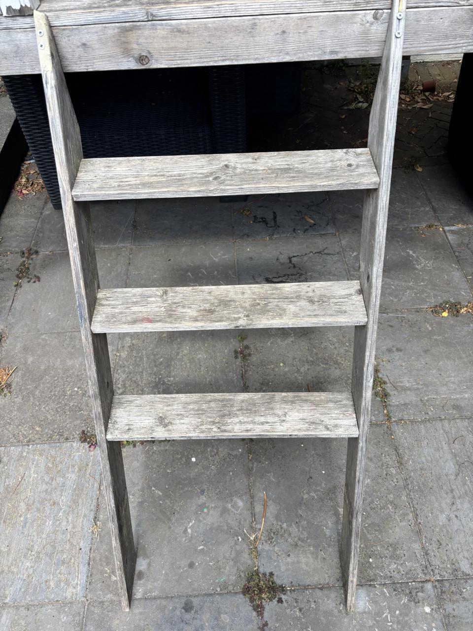 Gratis - Houten speelhuis op palen