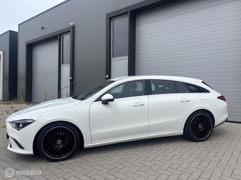 Mercedes-Benz Cla shooting brake 19 inch apple carplay 180