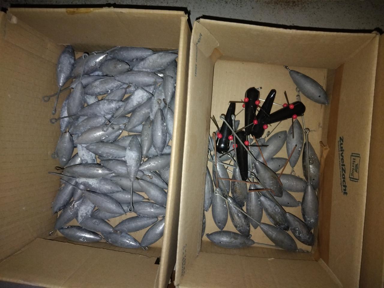 Vislood ongeveer 200 stuks