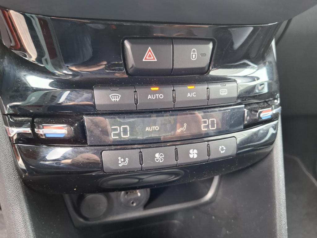 Peugeot 208 110 allure automaat eat6 nav/clima/camv