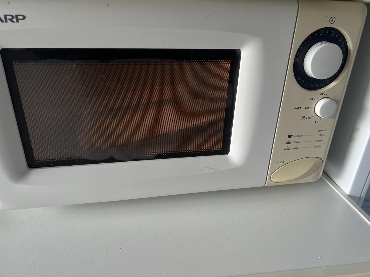 SHARP magnetron zeer eenvoudig te bedienen. Schoon en netjes