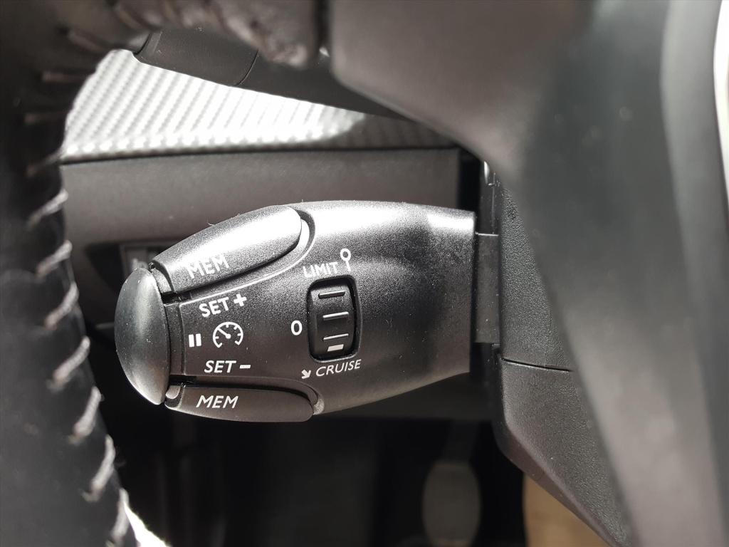 Peugeot 208 1.2 75pk active apple carplay & android auto | navigatie tomtom