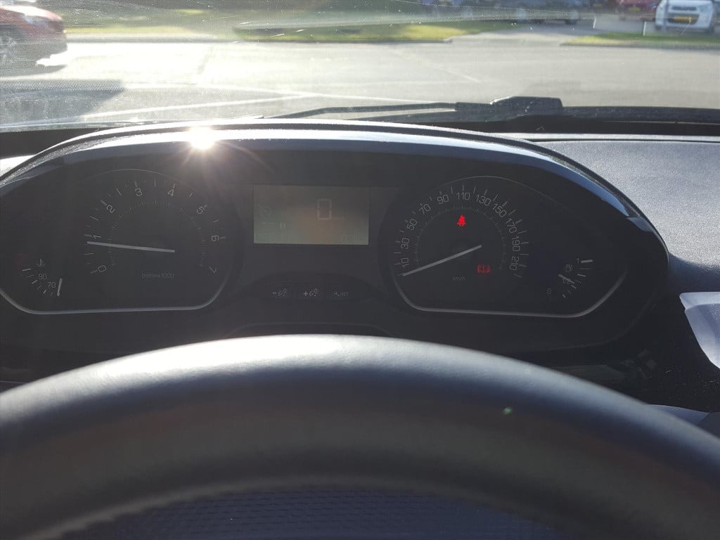 Peugeot 208 1.2 puretech 82pk signature navigatie | apple carplay & android