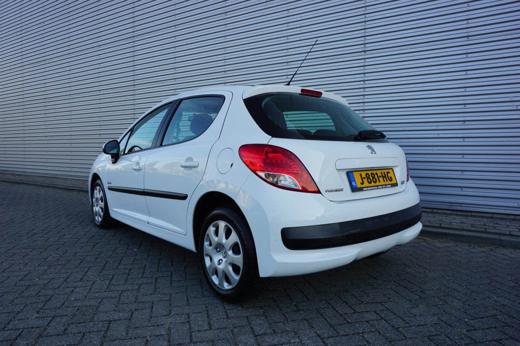 Peugeot 207 1.4 vti sublime airco / elektr. ramen / panoramadak