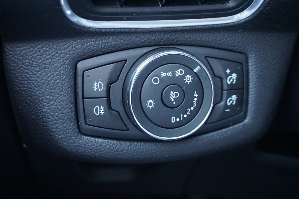 Ford B-max 1.0 ecoboost titanium airco / navi / cruise / camera / parkeers.