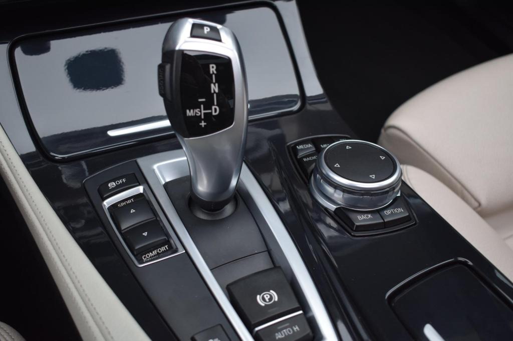 BMW 5 Serie 520i m sport | schuifdak | camera | leder | nap | adapt. cruise