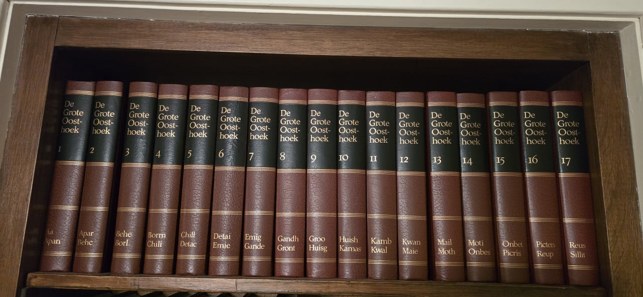 🤎  Oosthoek encyclopedie 26 delig