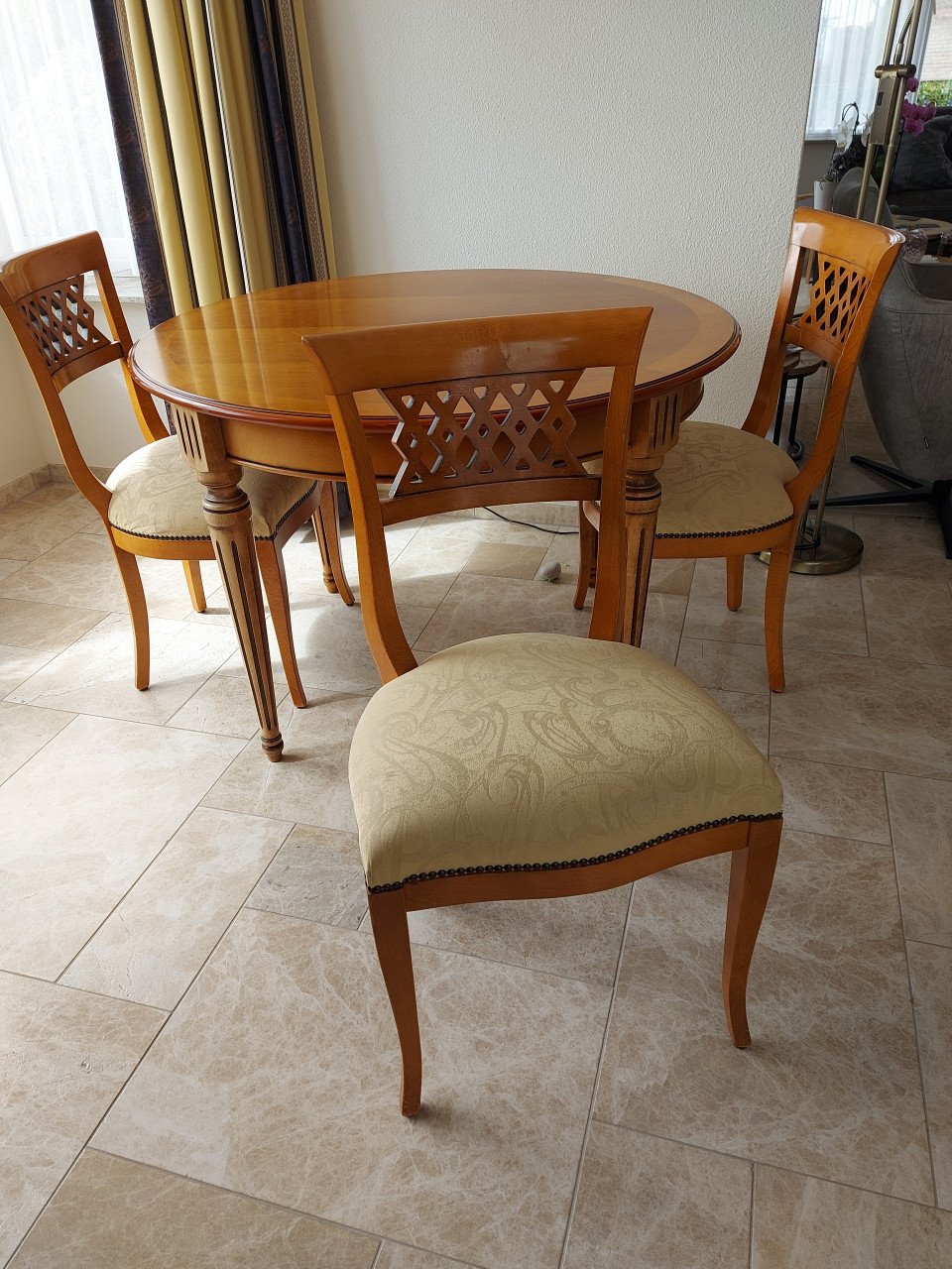 Kersenhouten eethoek met 3 stoelen