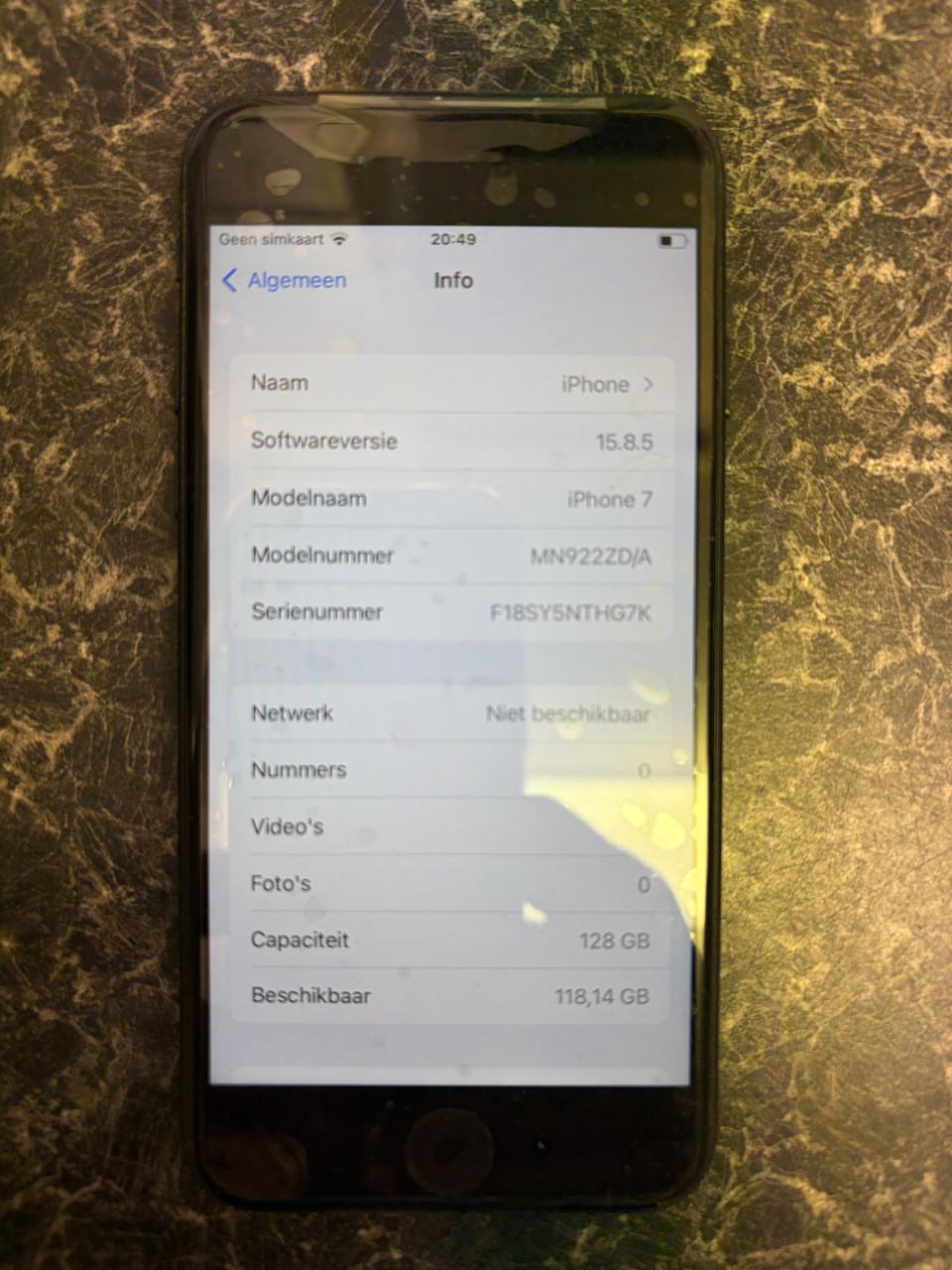 Apple iPhone 7 128GB black, compleet met lader, accu 81% €25,-