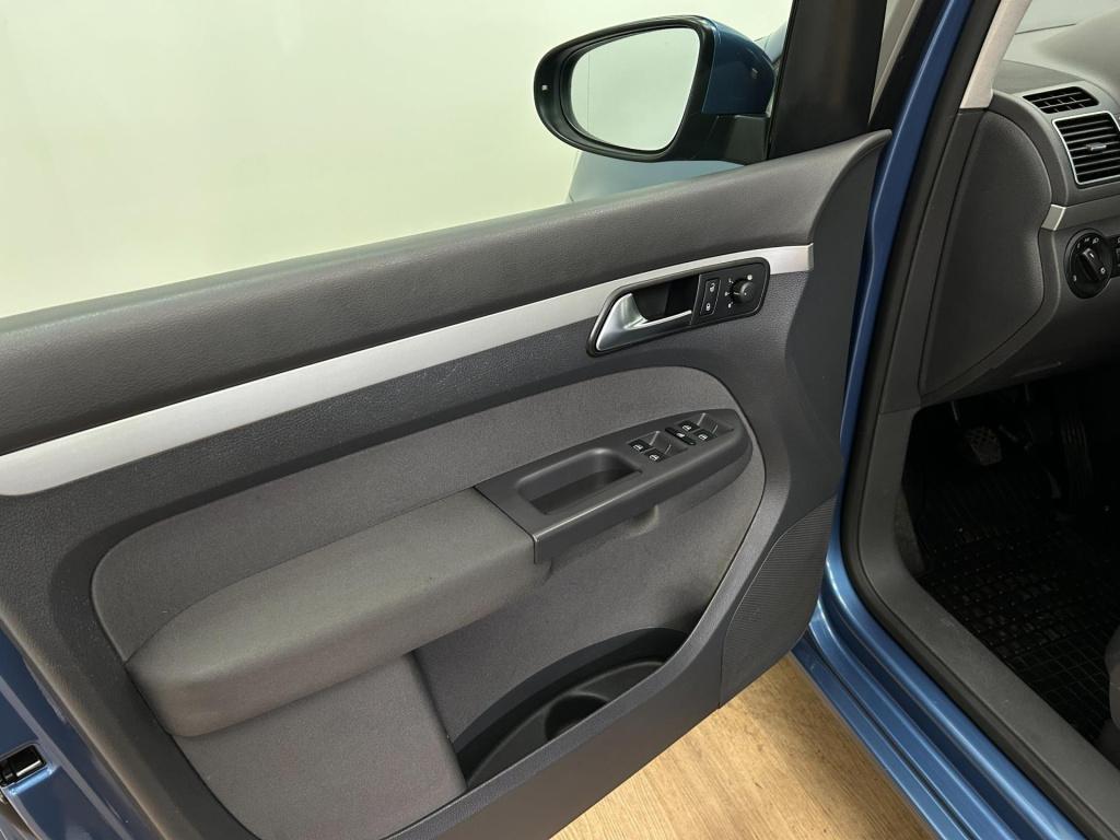 Volkswagen Touran occasion | blauw | tweedehands volkswagen touran | 7-zits