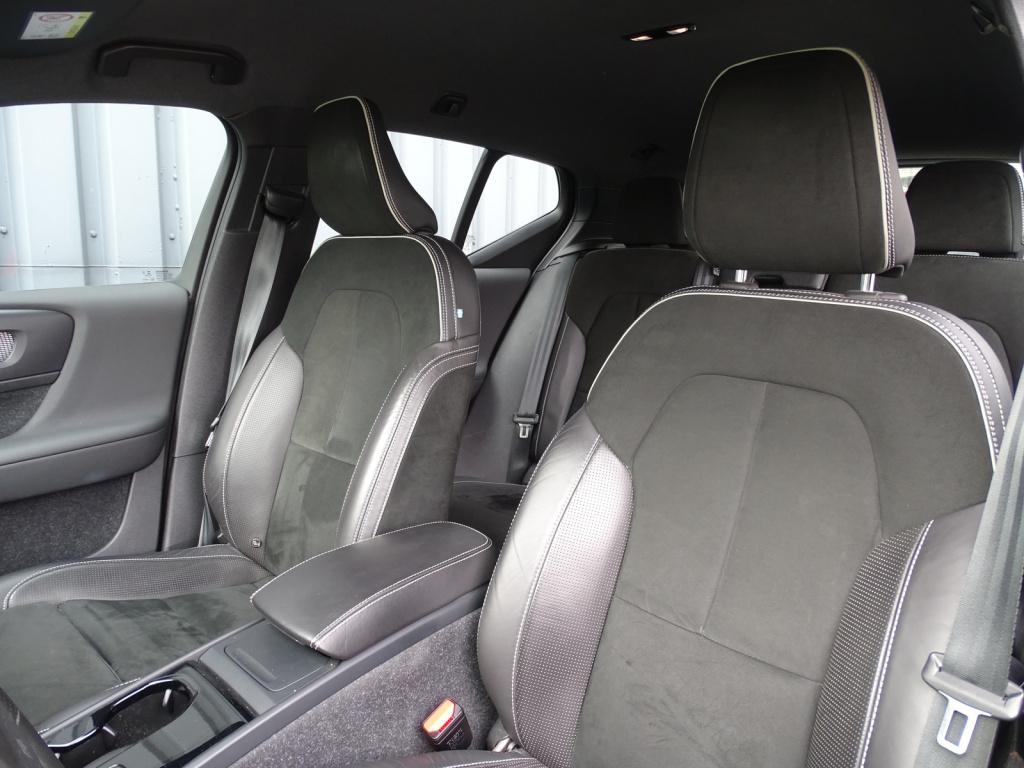 Volvo XC40 recharge p8 awd r-design