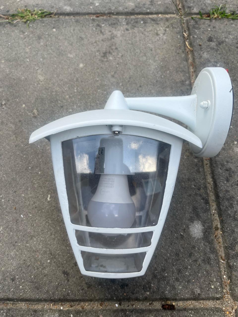 Witte buitenlamp van Philips