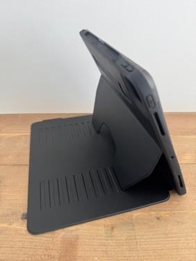 ZUGU case voor iPad 13 Pro (M4, M5), top staat, zeer stevig, magnetisch