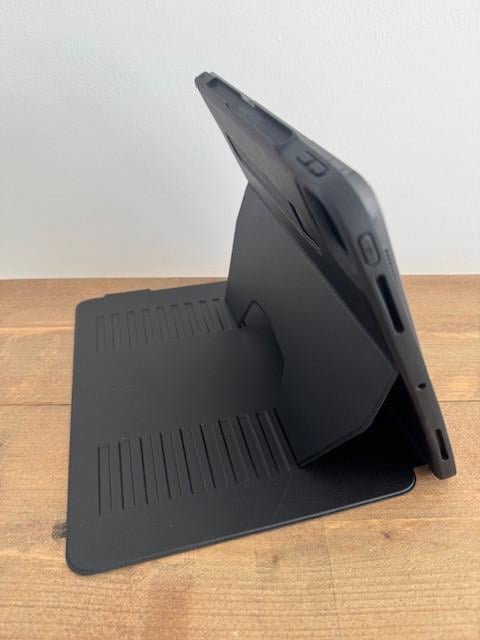 ZUGU case voor iPad 13 Pro (M4, M5), top staat, zeer stevig, magnetisch