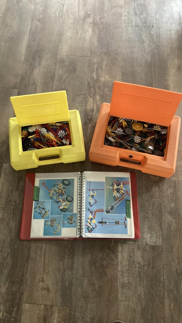 2 KNEX koffers + bouwtekeningen