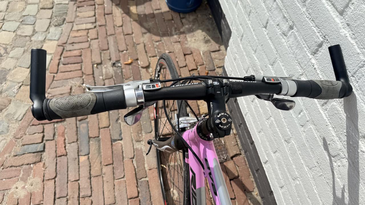 Roze ‘vintage’ dames race fiets